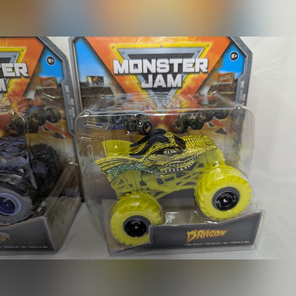 Monster Jam Monster Trucks Series 36 - Picture 3 of 7